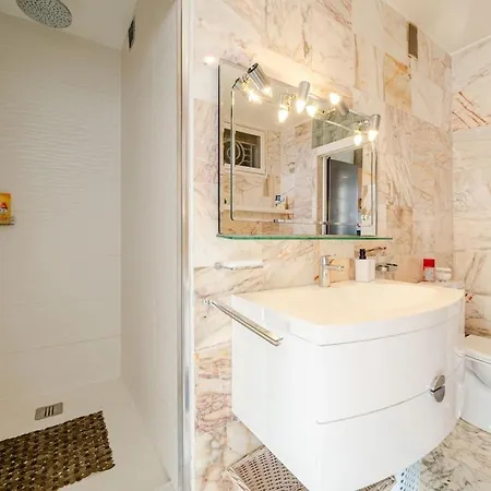 Les Pins, Premium, Sea View, Sleeps 6 アパート *