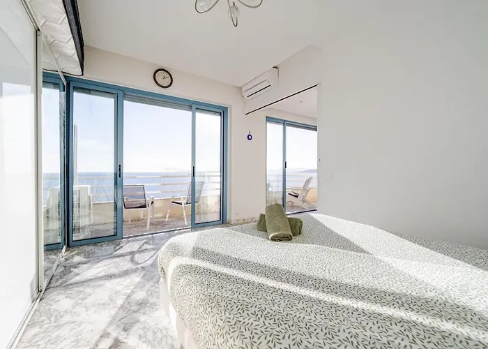 Les Pins, Premium, Sea View, Sleeps 6 شقة